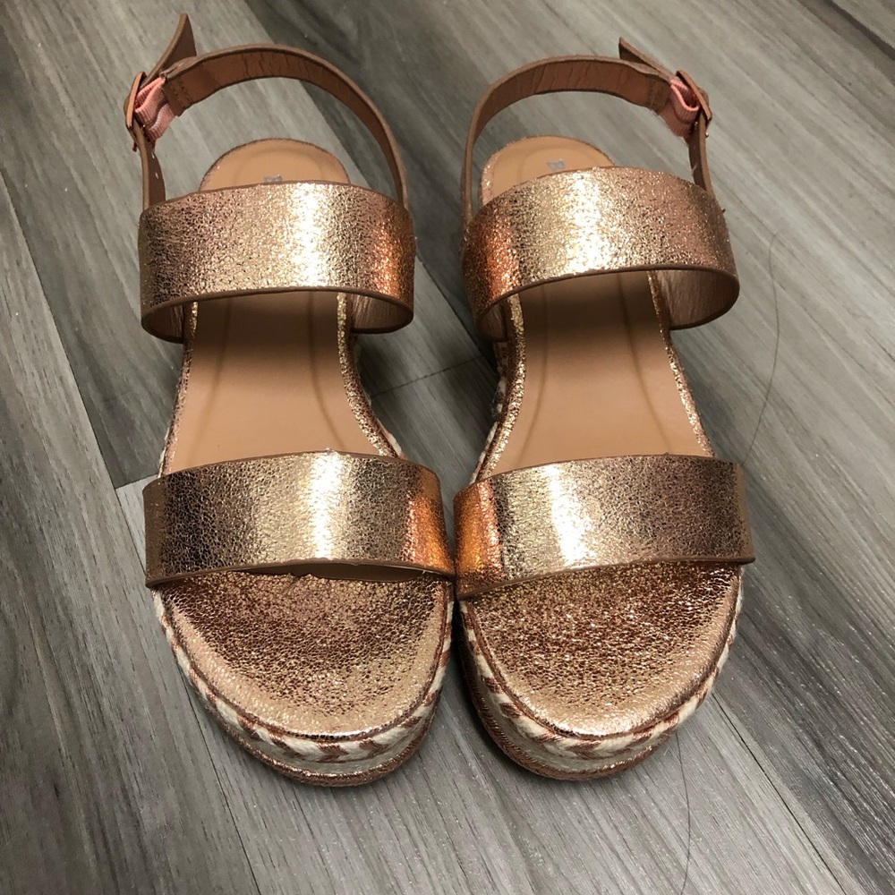 NEW In Box BAMBOO Metallic Rose Gold Platform Sandals Size 6.5